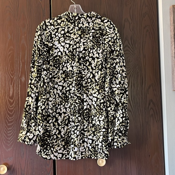 Rock & Republic black/ white outlined in neon green patterned blouse. XXL NWT - Picture 6 of 8